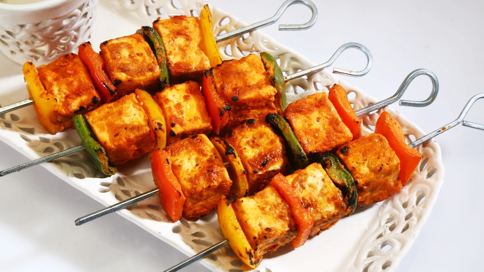 Paneer Tikka Pairings: Best Drinks and Sides